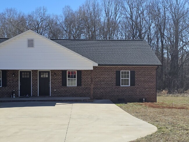 179 Glen-Gar Dr in Lincolnton, NC - Building Photo - Building Photo
