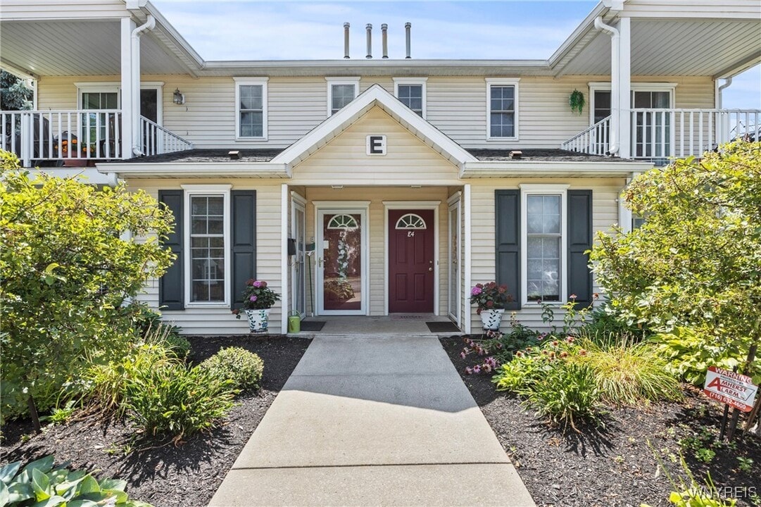 4330 Berkley Pl in Hamburg, NY - Building Photo