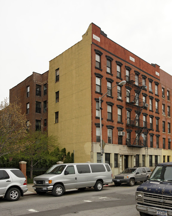 286 E 2nd St in New York, NY - Building Photo