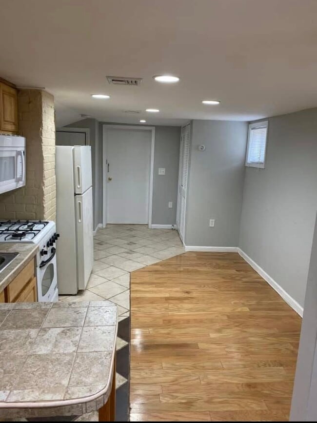 59 Harrigan St, Unit 59 B in Edison, NJ - Foto de edificio - Building Photo