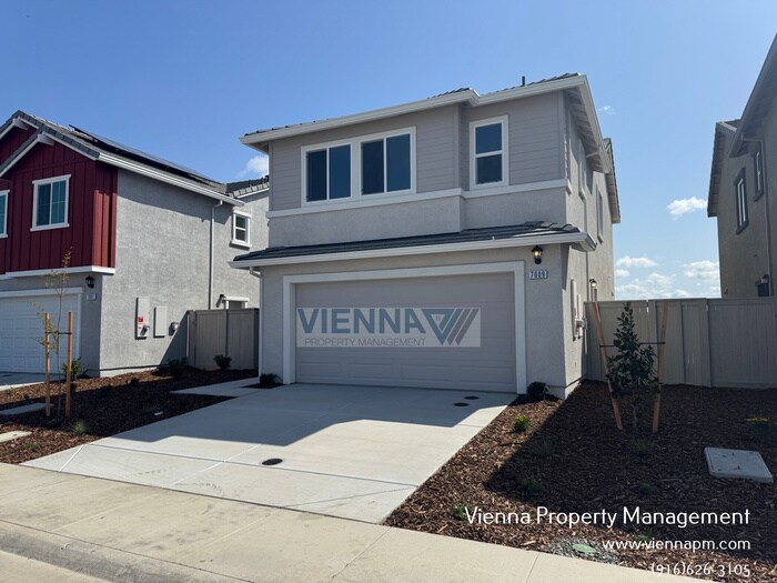 7009 Lone Sycamore St in Roseville, CA - Building Photo