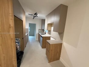 328 NE 57th St in Miami, FL - Foto de edificio - Building Photo