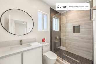 Private bedroom in 4 bed/4 bath Home in Los Angeles, CA - Building Photo - Building Photo