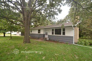 6536 Arthur St NE in Fridley, MN - Building Photo