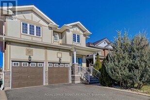 38 Orville Hand Ct in Bradford West Gwillimbury, ON - Building Photo