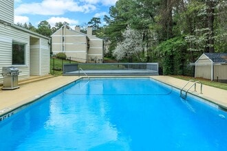 Villas de las Colinas 4 in Atlanta, GA - Foto de edificio - Building Photo