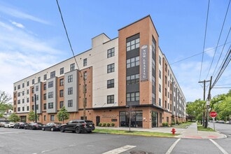 416 Highland Ave in Orange, NJ - Foto de edificio - Building Photo