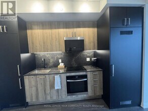 280 Dundas St W in Toronto, ON - Building Photo - Building Photo