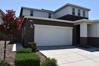 2446 Cortes Dr in Merced, CA - Building Photo - Building Photo