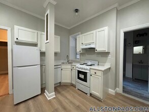 1193 Commonwealth Ave in Boston, MA - Building Photo - Building Photo