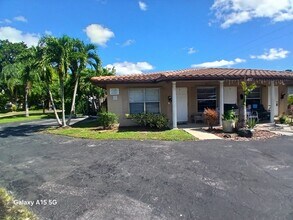 4117 Riverside Dr, Unit 3 in Coral Springs, FL - Building Photo - Building Photo