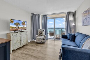 647 N Creekside Dr in Murrells Inlet, SC - Building Photo