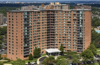 The Graham at Southern Towers in Alexandria, VA - Foto de edificio - Building Photo