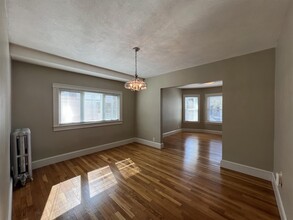 63 Boston Ave, Unit 1 in Somerville, MA - Foto de edificio - Building Photo
