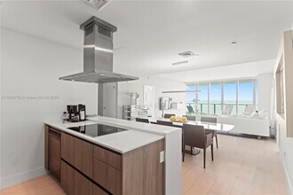 350 Ocean Dr in Key Biscayne, FL - Building Photo - Building Photo