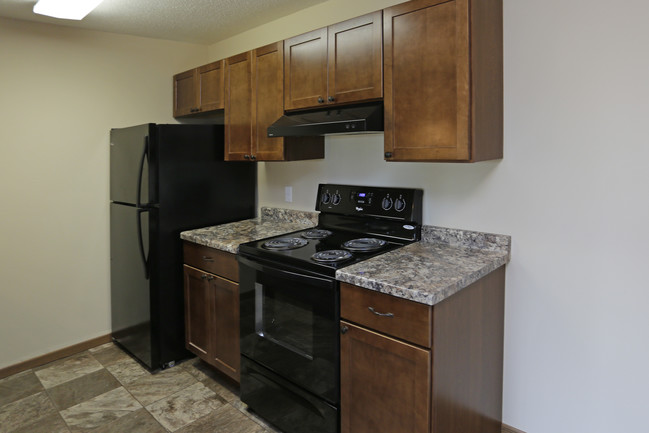 Columbia West Apartment Community in Grand Forks, ND - Building Photo - Building Photo