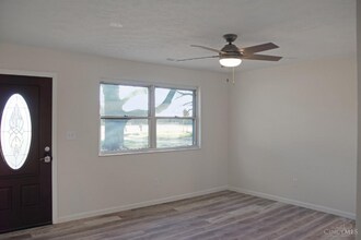 1432 OH-131 in Milford, OH - Building Photo - Building Photo