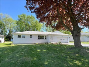 120 Sunnyside Dr in Rochester, NY - Building Photo - Building Photo
