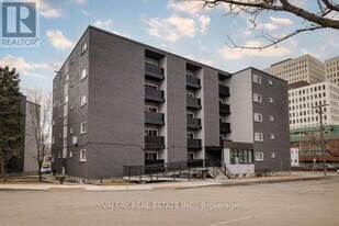 50 Selkirk St in Ottawa, ON - Building Photo