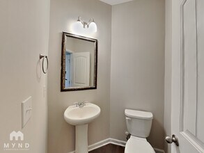 5648 Union Pointe Dr in Union City, GA - Building Photo - Building Photo