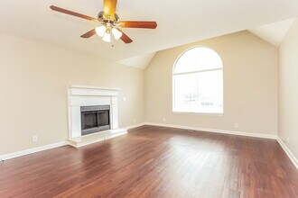 642 Knollwood Dr in La Vergne, TN - Building Photo - Building Photo