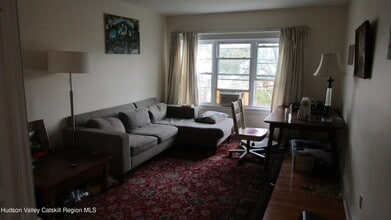393 Albany Ave in Kingston, NY - Building Photo - Building Photo