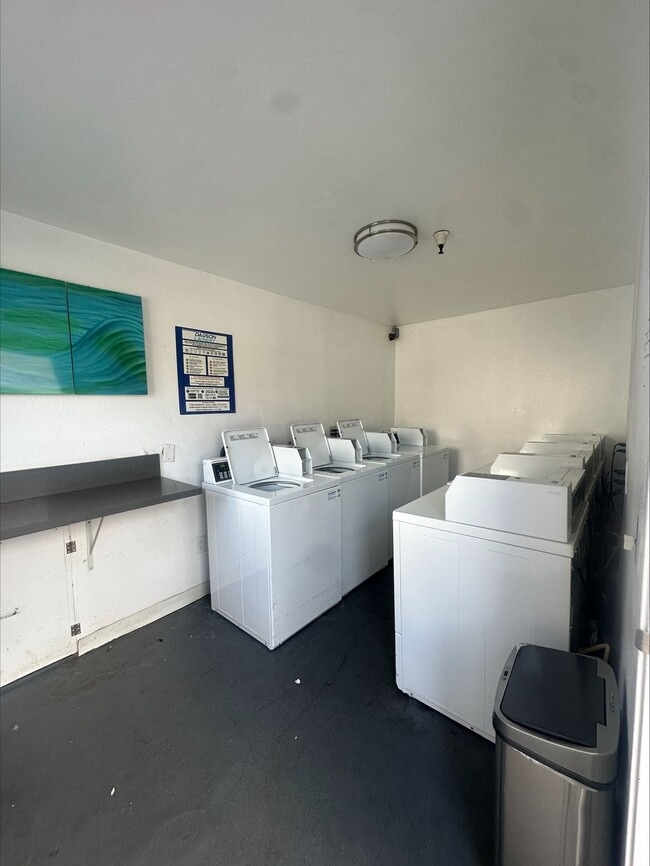 4378 Sepulveda Blvd in Sherman Oaks, CA - Foto de edificio - Building Photo