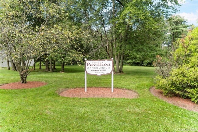 property at 33 Scarborough Ln