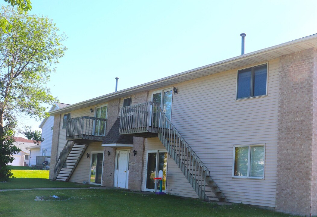 3425 Queen Dr SW in Cedar Rapids, IA - Building Photo