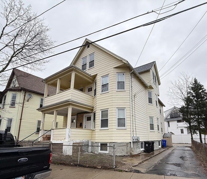 28 Presley St, Unit 1 in Malden, MA - Building Photo