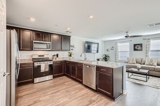 4642 Ingleton Cir in Las Vegas, NV - Building Photo - Building Photo