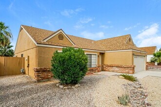 7907 N Roundstone Dr in Tucson, AZ - Foto de edificio - Building Photo