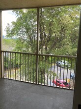 8363 Lake Dr in Doral, FL - Building Photo - Building Photo
