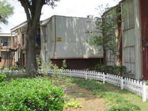 Rama Apartments in Houston, TX - Building Photo - Building Photo