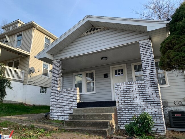 526 Holmes Ave in Baden, PA - Building Photo - Building Photo