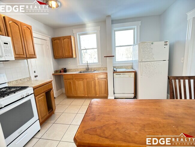 5 Pama Gdns, Unit 4 in Boston, MA - Building Photo - Building Photo