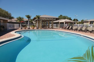 Shoreline Pointe in St. Petersburg, FL - Foto de edificio - Building Photo