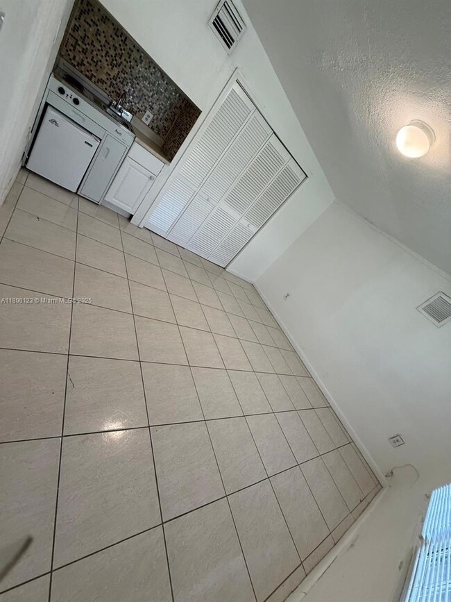 145 NW 42nd St in Miami, FL - Building Photo - Building Photo