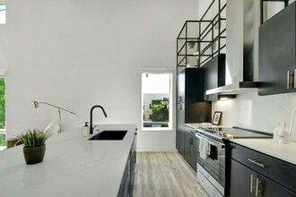 Botanica Oak Hills in San Antonio, TX - Building Photo - Building Photo