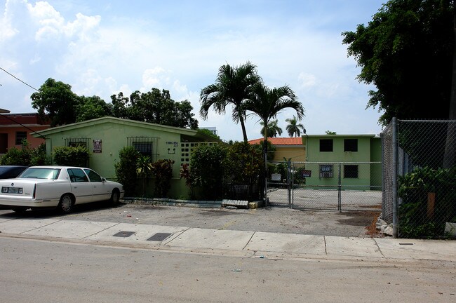 369 SW 5th St in Miami, FL - Building Photo - Building Photo