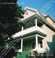 1728 Van Hise Ave in Madison, WI - Building Photo