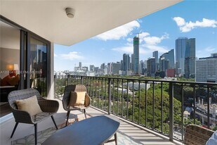 1901 Brickell Ave in Miami, FL - Building Photo