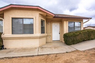 8460 E Lakeshore Dr in Prescott Valley, AZ - Building Photo