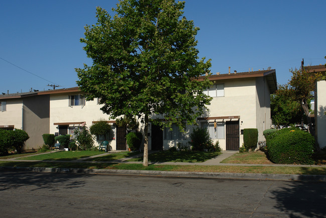 2710 S Baker St in Santa Ana, CA - Building Photo - Building Photo