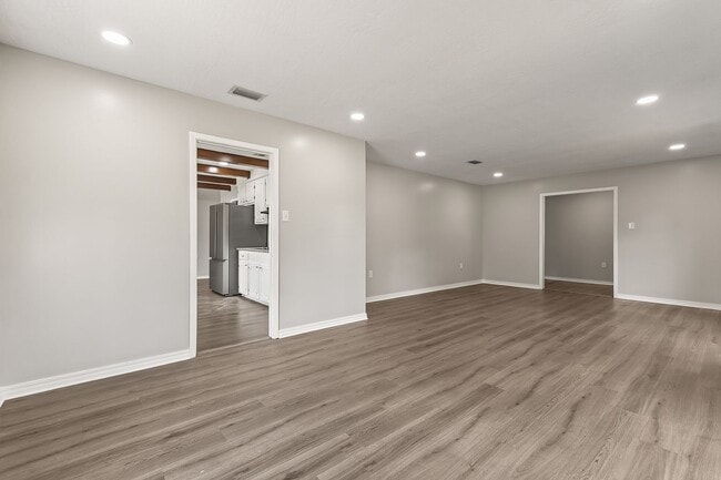 property at 192 W Hills Dr