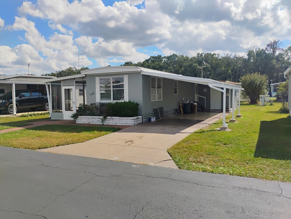 37112 Sandra Ave in Zephyrhills, FL - Building Photo