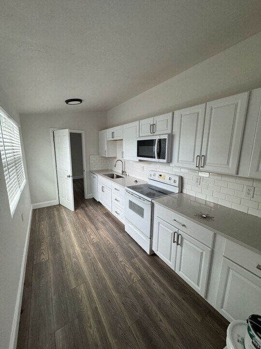 2140 22nd Ave N in St. Petersburg, FL - Building Photo