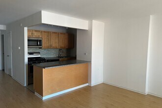 222 W 14th St in New York, NY - Building Photo - Building Photo