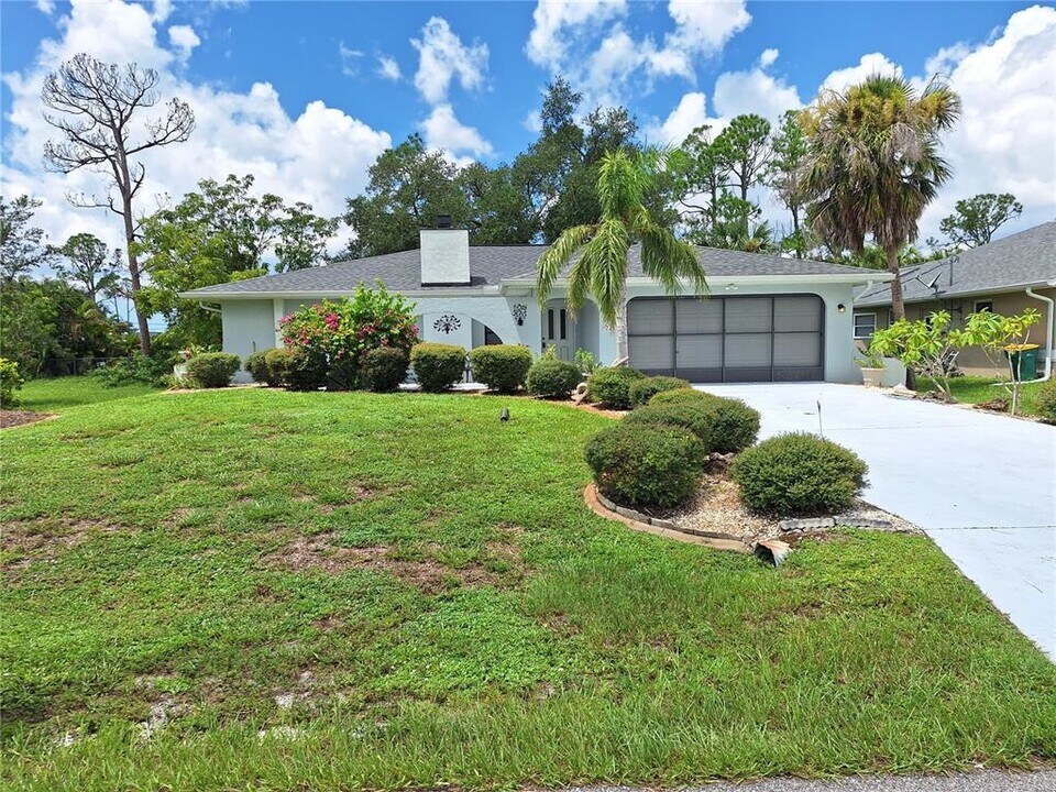 2223 Tinker St in Port Charlotte, FL - Building Photo