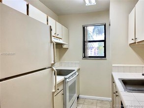 7060 NW 179th St-Unit -212 in Hialeah, FL - Building Photo - Building Photo